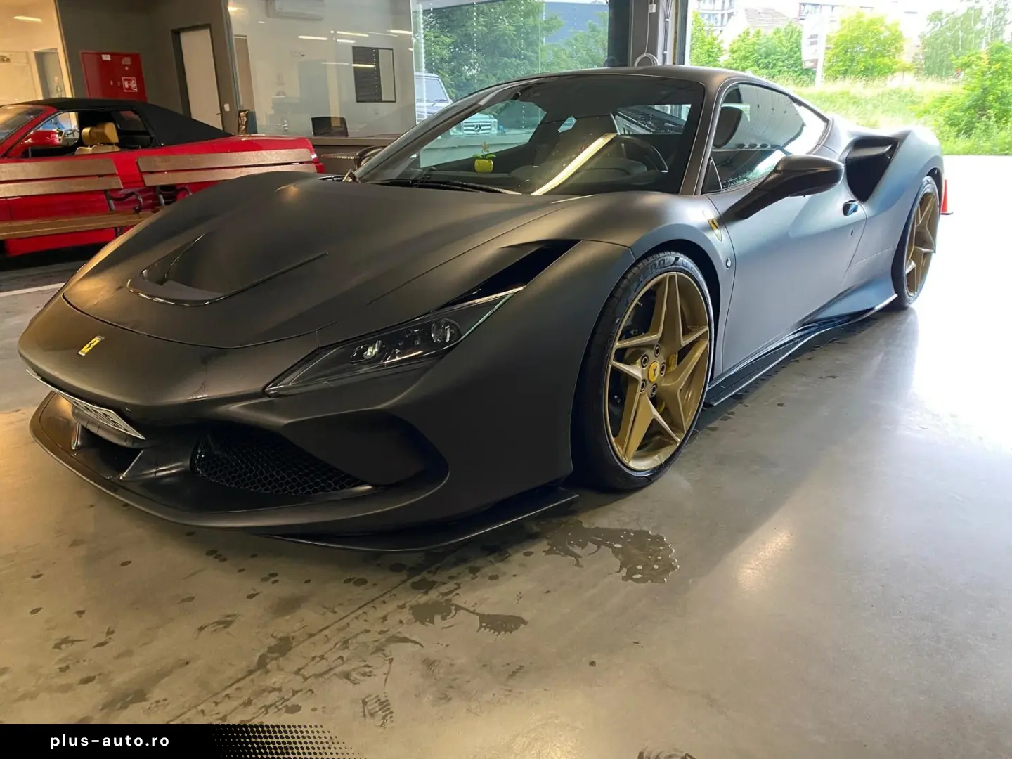 FERRARI F8