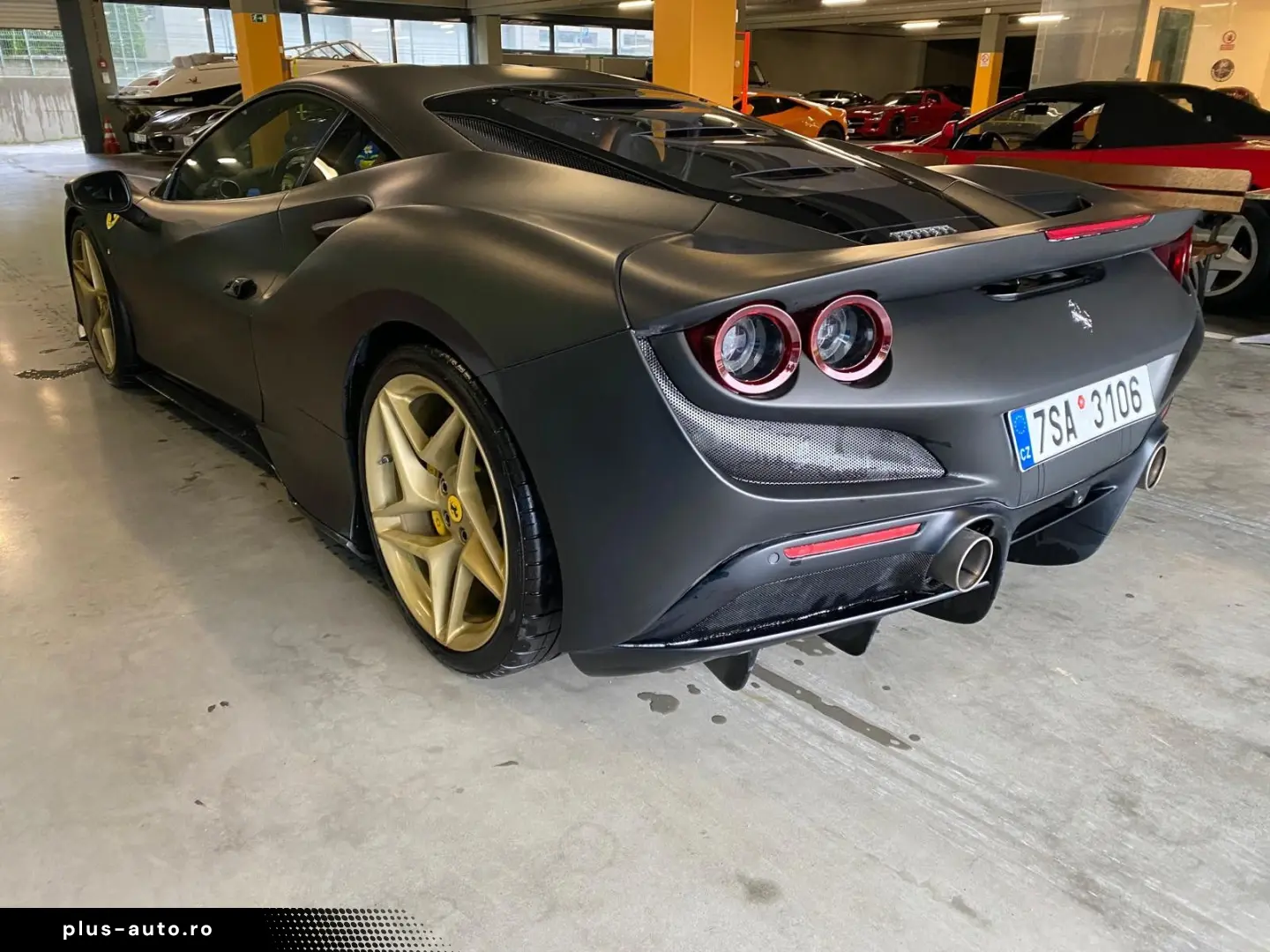 FERRARI F8
