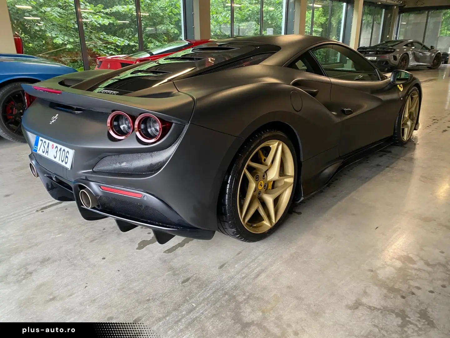 FERRARI F8