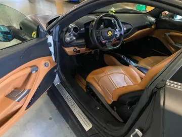 FERRARI F8