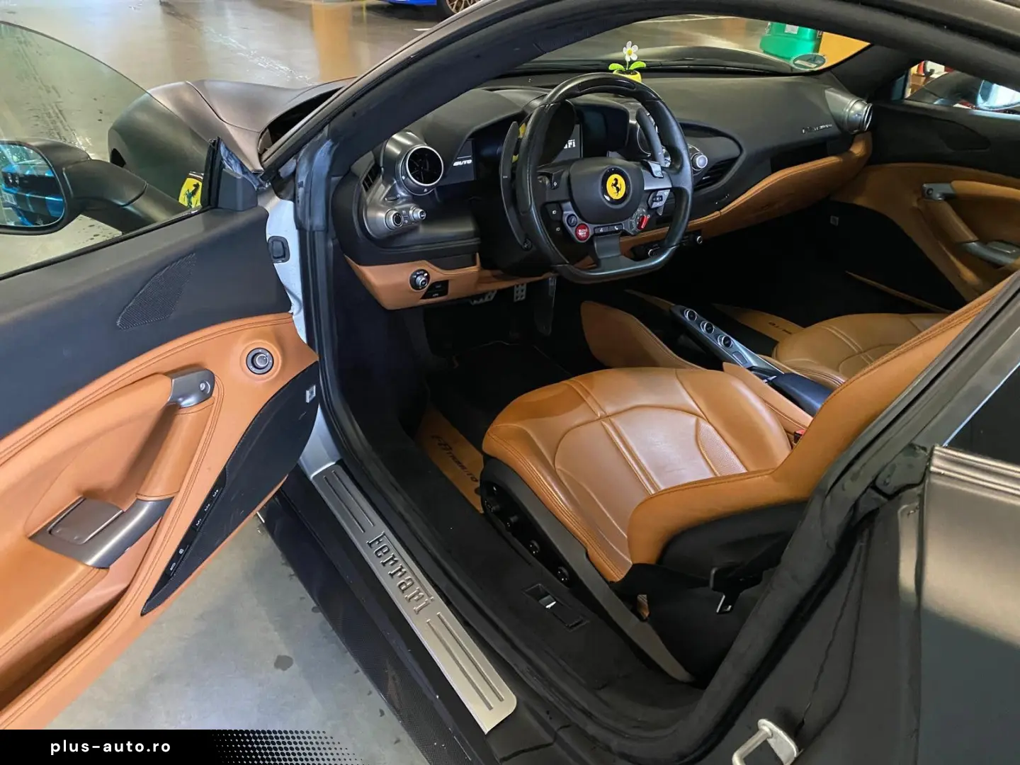 FERRARI F8