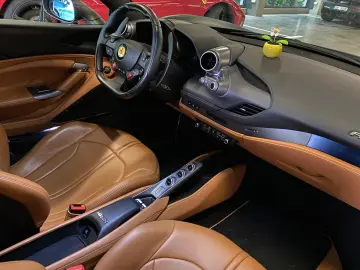FERRARI F8