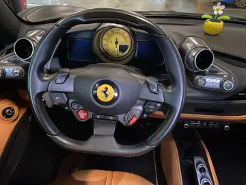 FERRARI F8