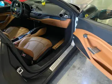 FERRARI F8