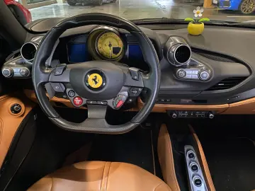 FERRARI F8
