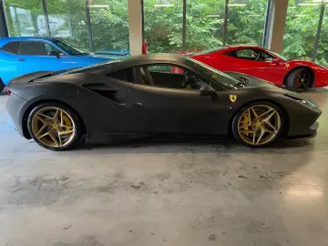 FERRARI F8