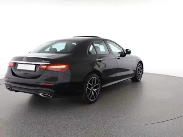 Mercedes-Benz E 300 e 4M AMG
