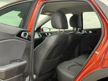 Kia XCeed Platinum 1.6 MHEV Diesel Automat 2022 136 CP