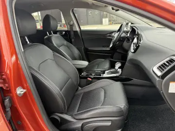 Kia XCeed Platinum 1.6 MHEV Diesel Automat 2022 136 CP
