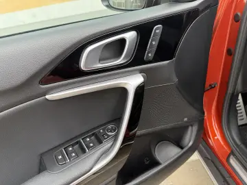 Kia XCeed Platinum 1.6 MHEV Diesel Automat 2022 136 CP