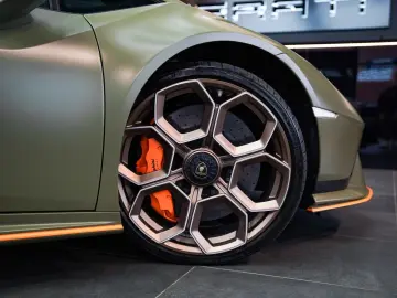 LAMBORGHINI Huracan Tecnica Verde Turbine green