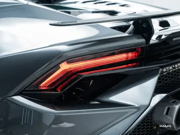 LAMBORGHINI  Huracan Tecnica   Racing Seats  Lift