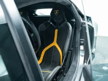 LAMBORGHINI  Huracan Tecnica   Racing Seats  Lift