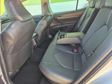Toyota Camry 2.5 HYBRID E XECUTIVE E-CVT