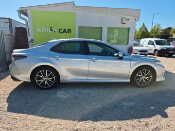 Toyota Camry 2.5 HYBRID E XECUTIVE E-CVT