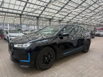 BMW iX xDrive40 76 6 kWh Kamera Sitzhzg