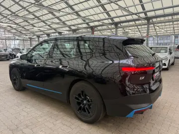 BMW iX xDrive40 76 6 kWh Kamera Sitzhzg