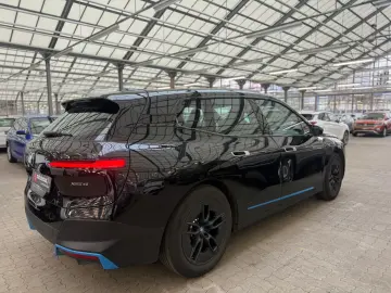 BMW iX xDrive40 76 6 kWh Kamera Sitzhzg