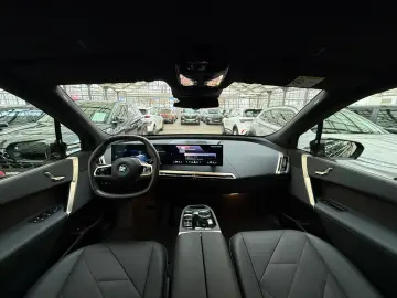 BMW iX xDrive40 76 6 kWh Kamera Sitzhzg
