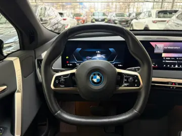 BMW iX xDrive40 76 6 kWh Kamera Sitzhzg