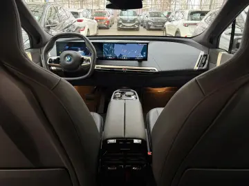 BMW iX xDrive40 76 6 kWh Kamera Sitzhzg