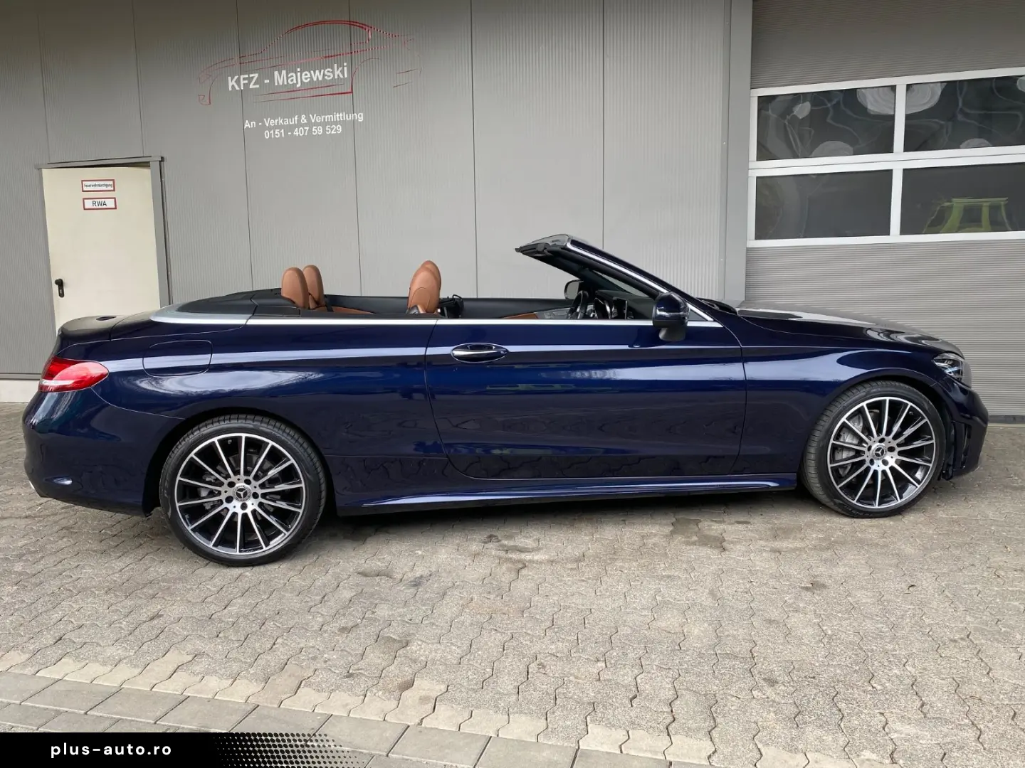 MERCEDES-BENZ C 300 Cabrio  HUD  Burmester