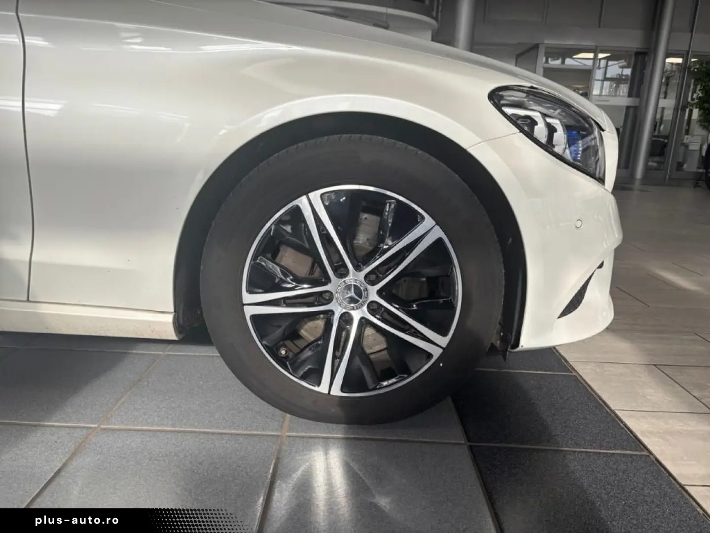 MERCEDES-BENZ C 300 Cabriolet  Multibeam Distronic Burmester