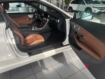 MERCEDES-BENZ C 300 Cabriolet  Multibeam Distronic Burmester