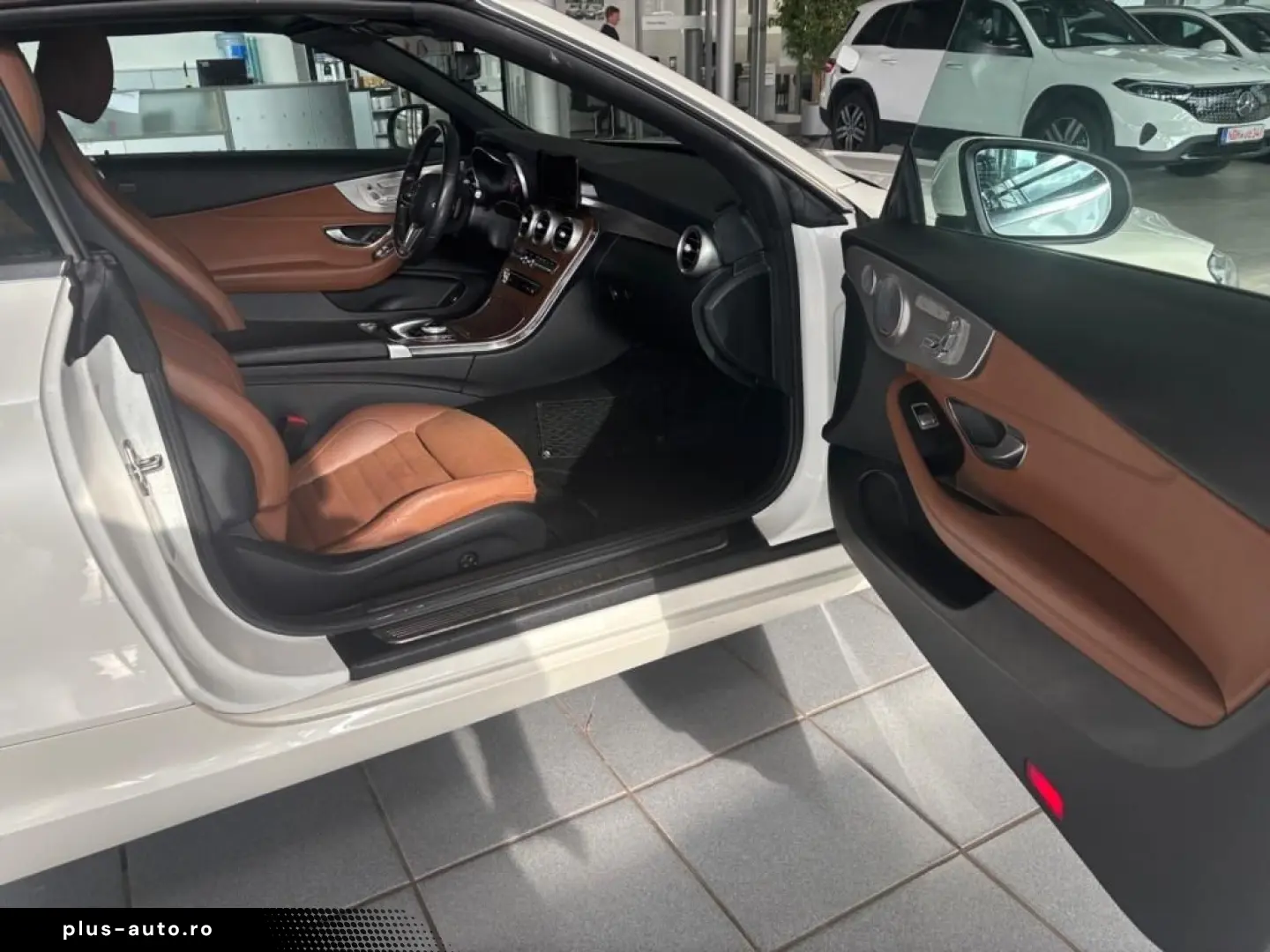MERCEDES-BENZ C 300 Cabriolet  Multibeam Distronic Burmester