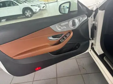 MERCEDES-BENZ C 300 Cabriolet  Multibeam Distronic Burmester