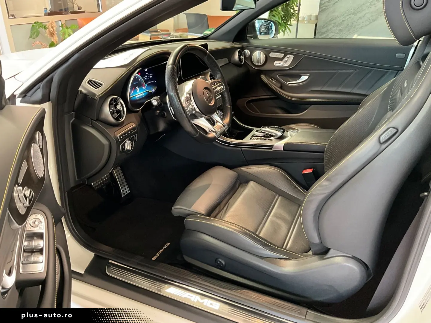 MERCEDES-BENZ C 63 AMG Cabrio Burmester HUD