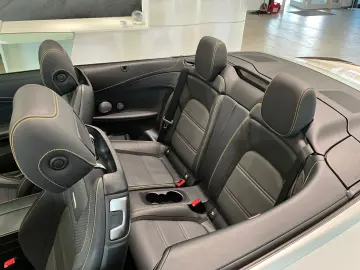 MERCEDES-BENZ C 63 AMG Cabrio Burmester HUD