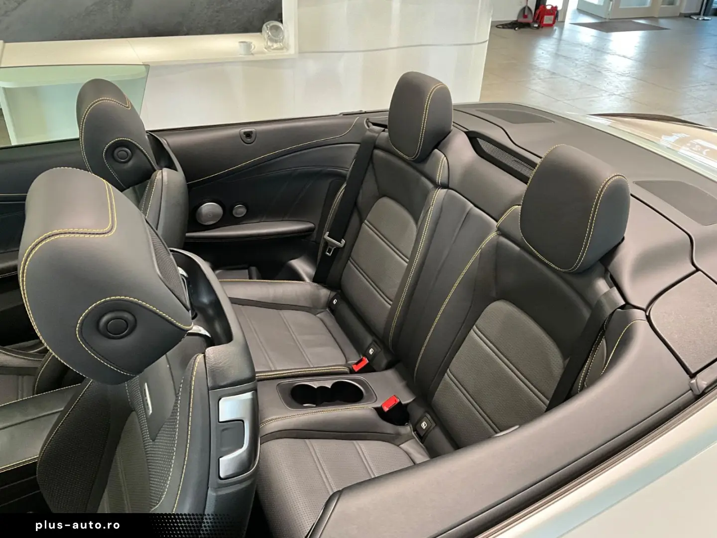 MERCEDES-BENZ C 63 AMG Cabrio Burmester HUD