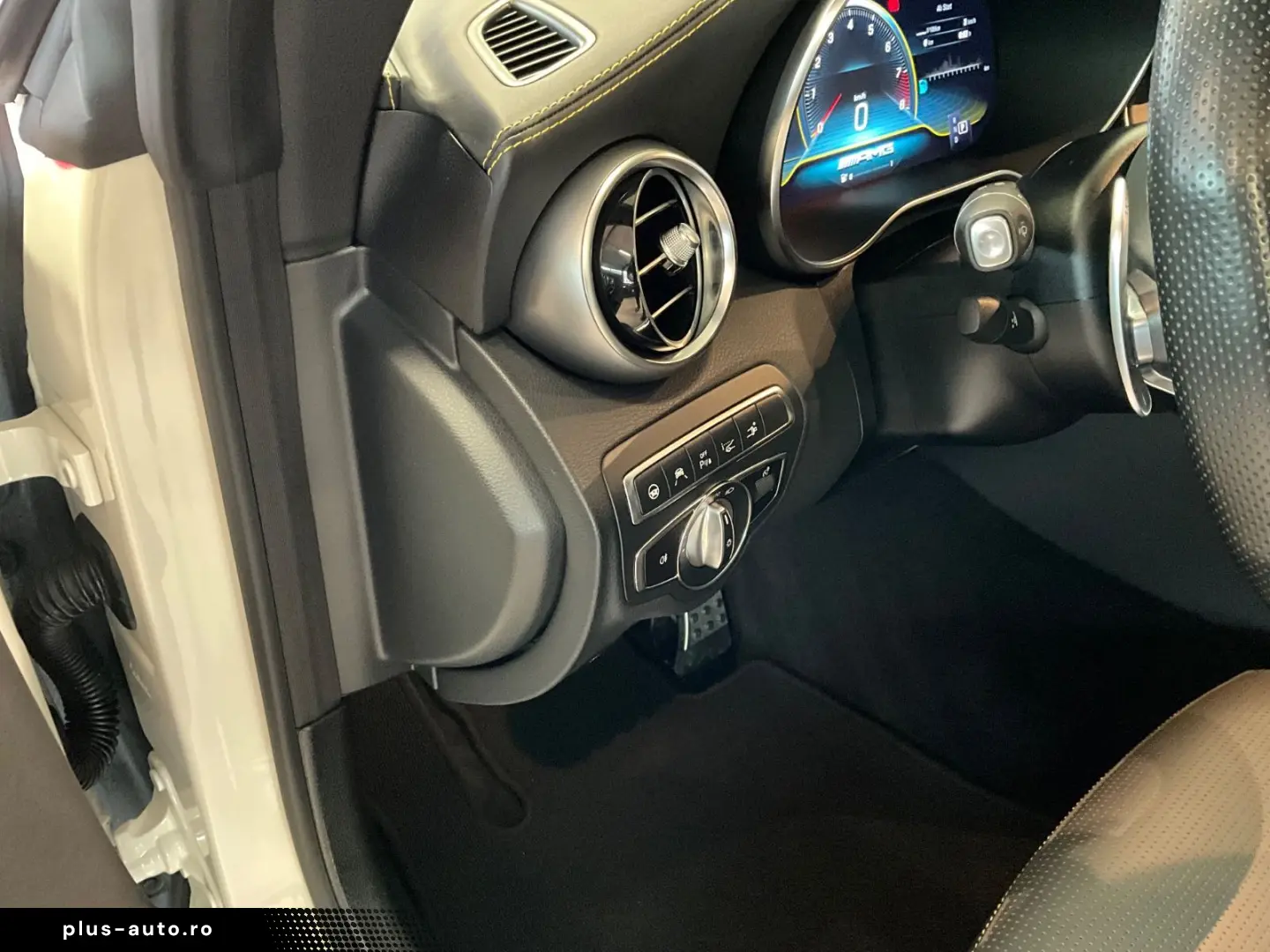 MERCEDES-BENZ C 63 AMG Cabrio Burmester HUD