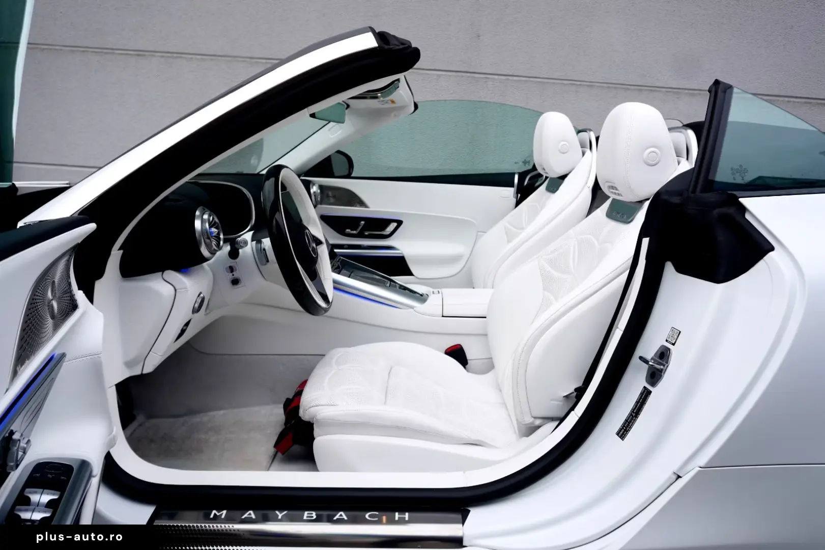 Maybach SL 680 MAYBACH MONOGRAM SERIES WHITE AMBIENCE