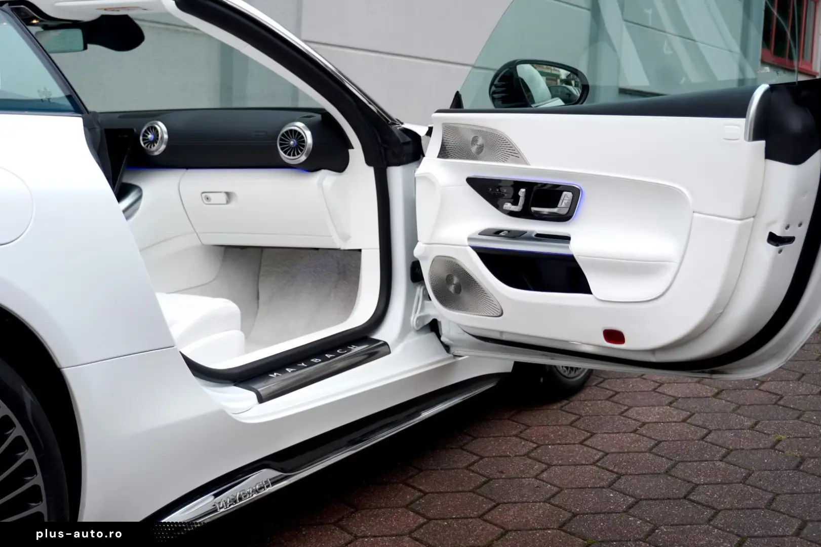 Maybach SL 680 MAYBACH MONOGRAM SERIES WHITE AMBIENCE