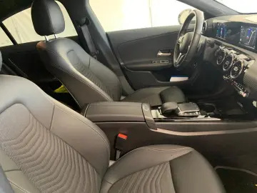 MERCEDES-BENZ CLA 250 e LED MBUX Leder Camera Tempo
