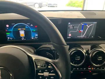 MERCEDES-BENZ CLA 250 e LED MBUX Leder Camera Tempo