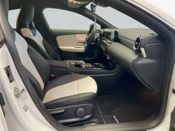MERCEDES-BENZ CLA 250e AMG Coupe LED Sound CarPlay MBUXNa