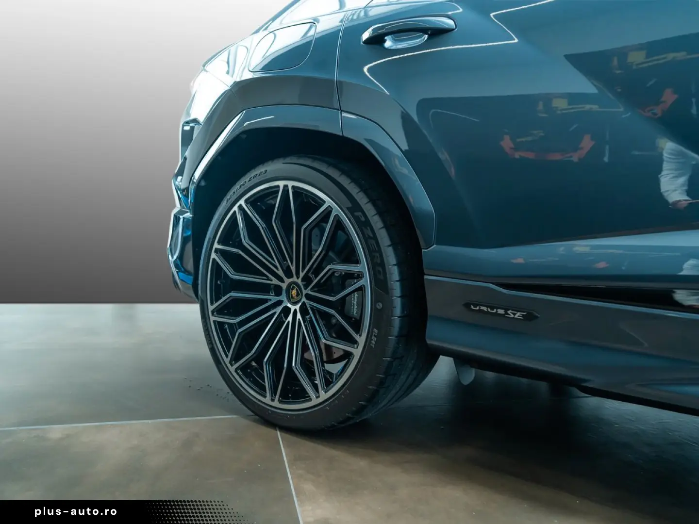LAMBORGHINI Urus SE   AdPersonam   Lamborghini Nürnberg