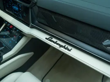 LAMBORGHINI Urus SE   AdPersonam   Lamborghini Nürnberg
