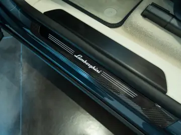 LAMBORGHINI Urus SE   AdPersonam   Lamborghini Nürnberg