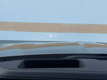 BMW 750e PHEV XDRIVE THEATRE TV HUD B&W 2023