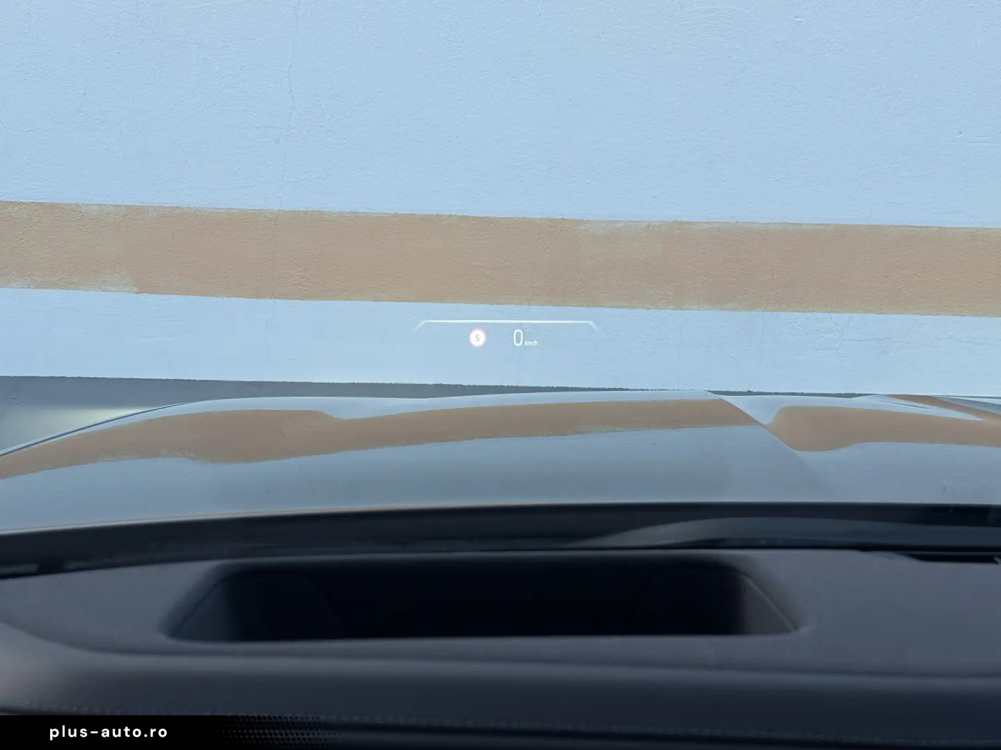 BMW 750e PHEV XDRIVE THEATRE TV HUD B&W 2023