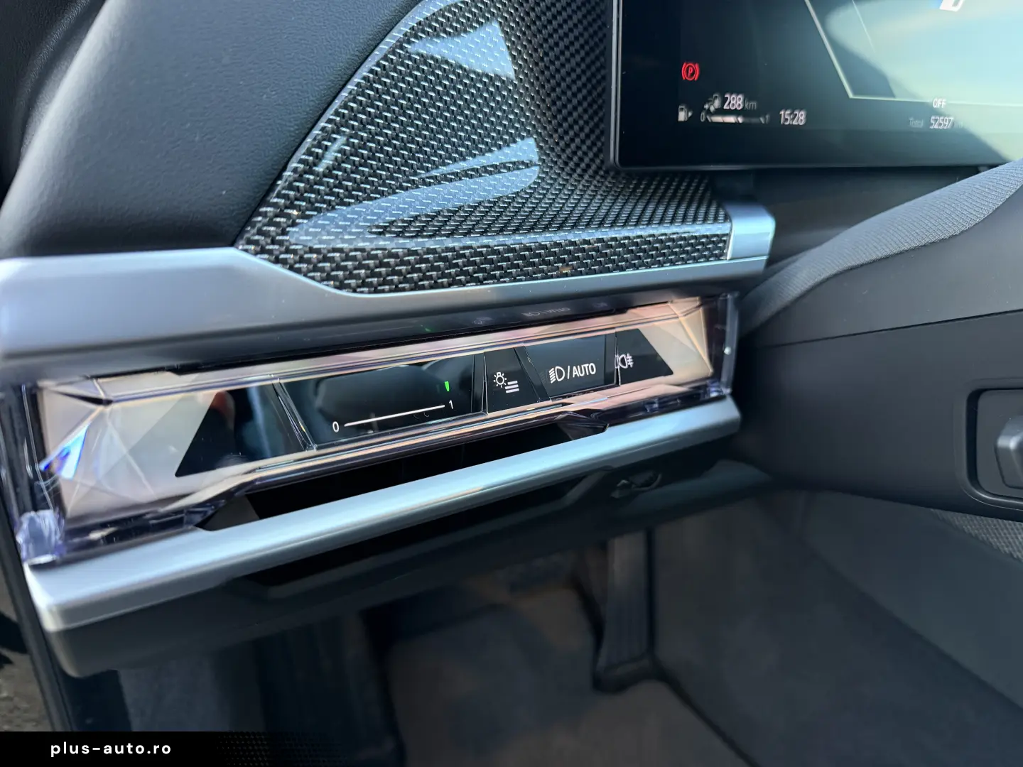 BMW 750e PHEV XDRIVE THEATRE TV HUD B&W 2023