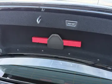 BMW 750e PHEV XDRIVE THEATRE TV HUD B&W 2023