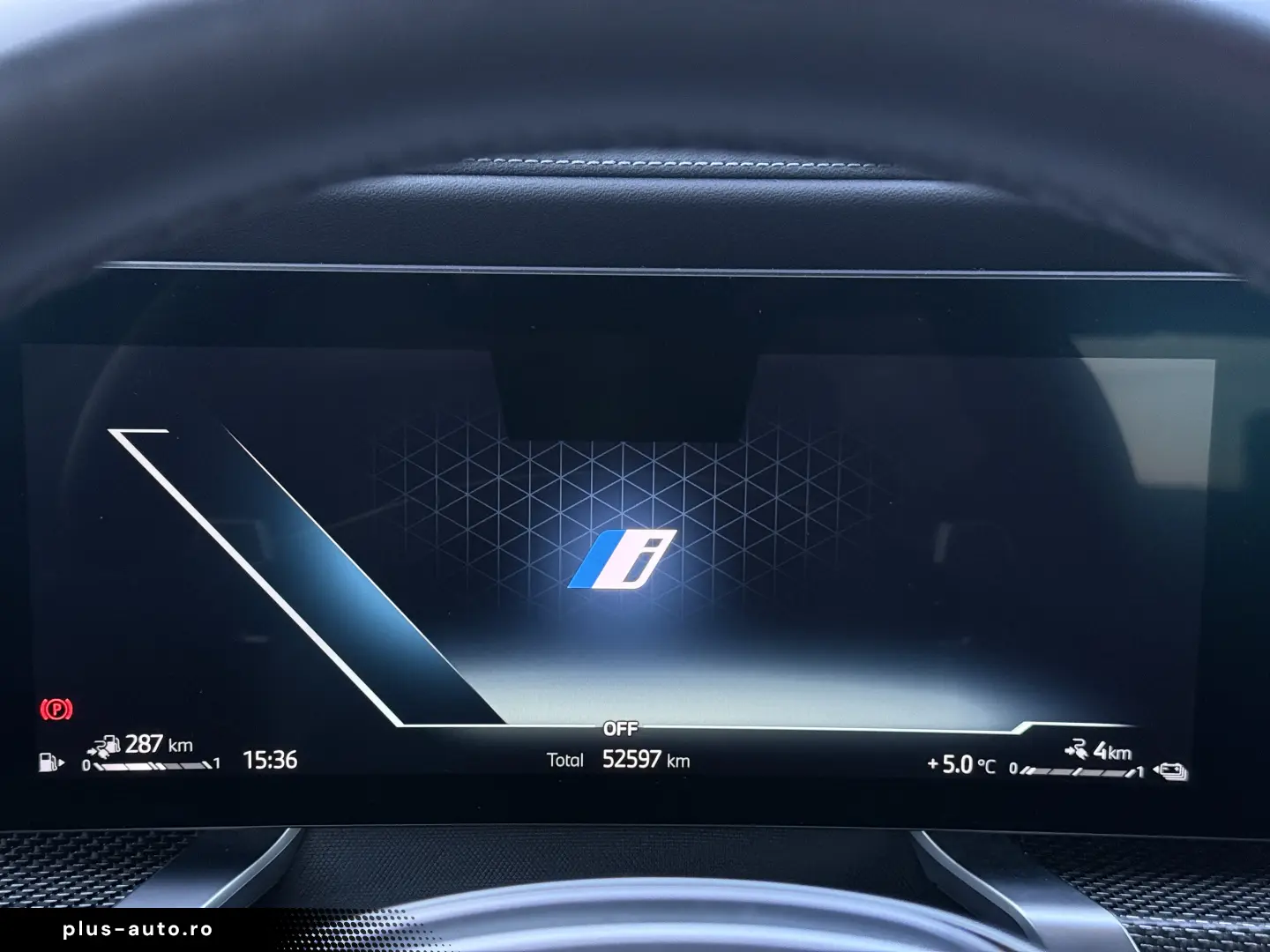 BMW 750e PHEV XDRIVE THEATRE TV HUD B&W 2023
