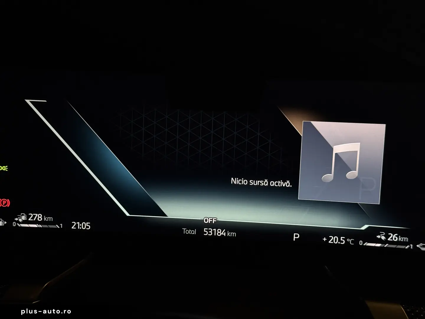 BMW 750e PHEV XDRIVE THEATRE TV HUD B&W 2023