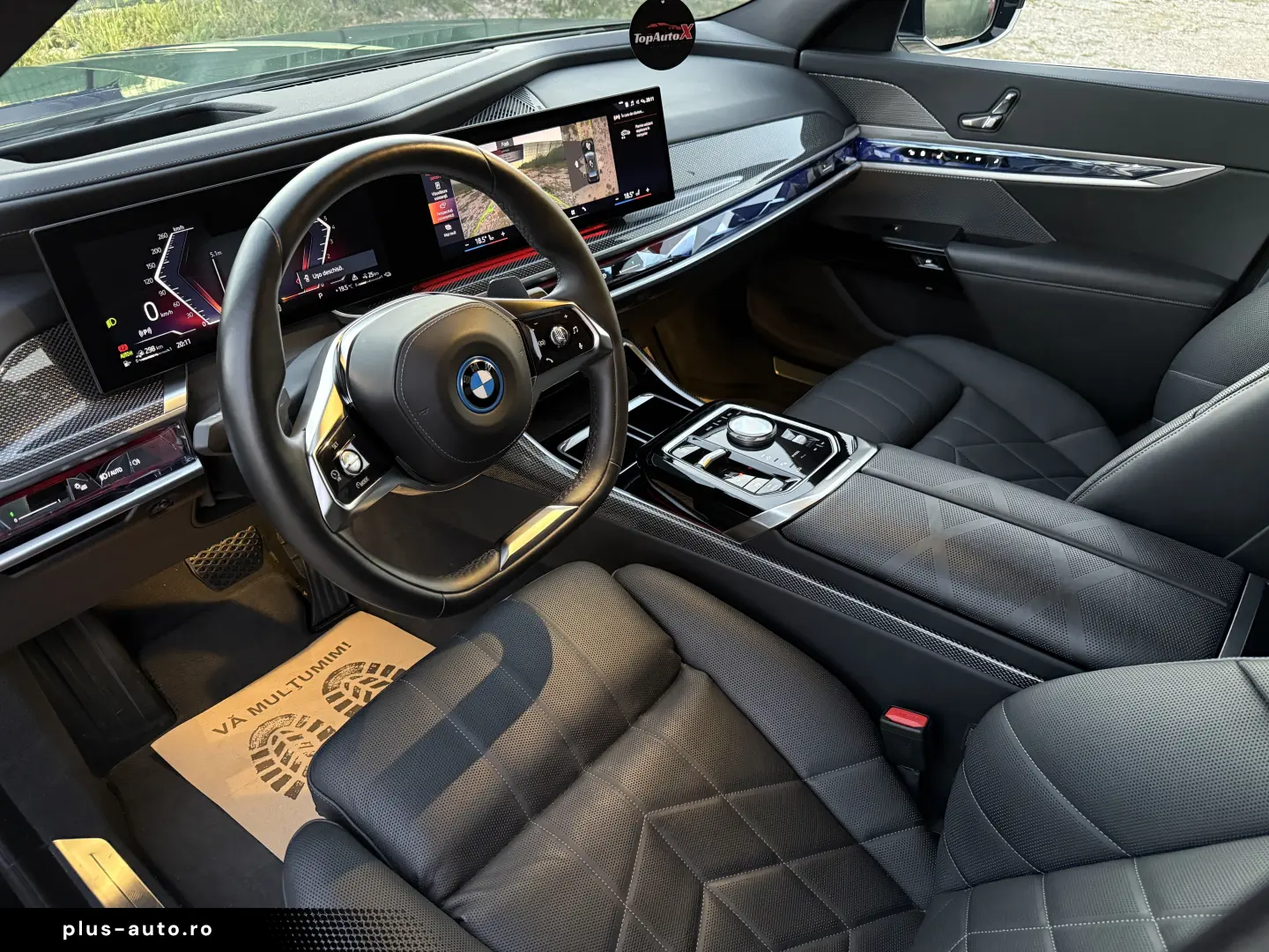 BMW 750e PHEV XDRIVE THEATRE TV HUD B&W 2023