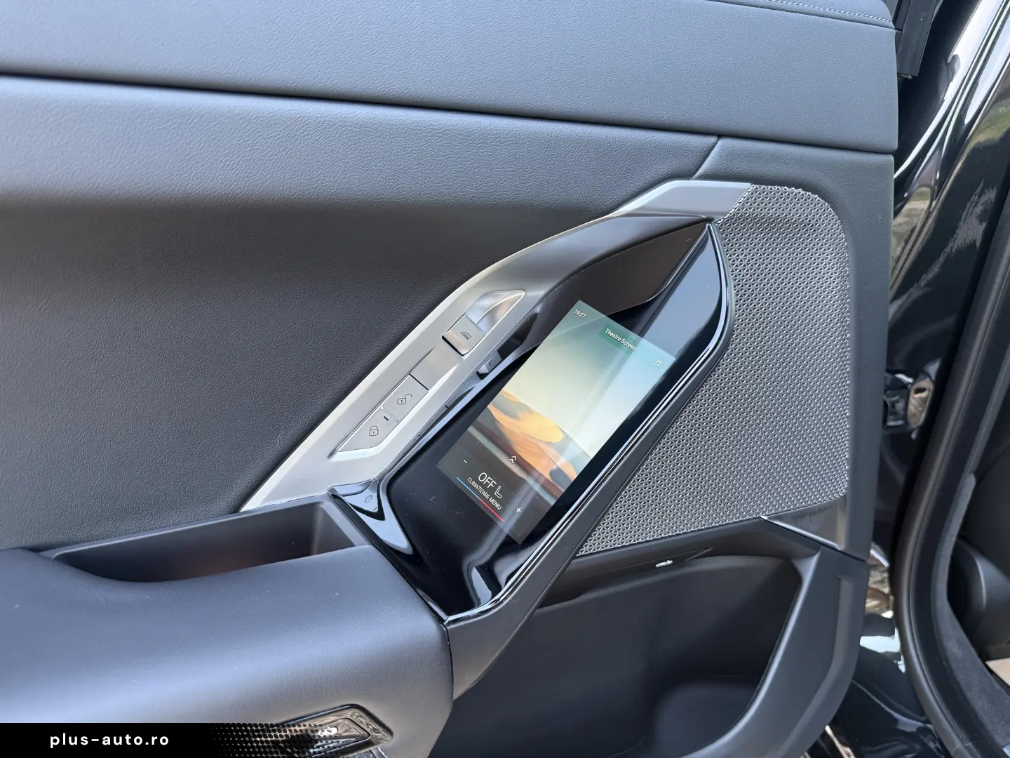 BMW 750e PHEV XDRIVE THEATRE TV HUD B&W 2023